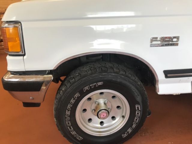 1990 White Ford F-150 Standard Cab Pickup