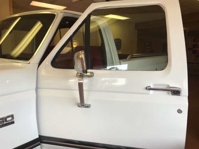 1990 White Ford F-150 Standard Cab Pickup