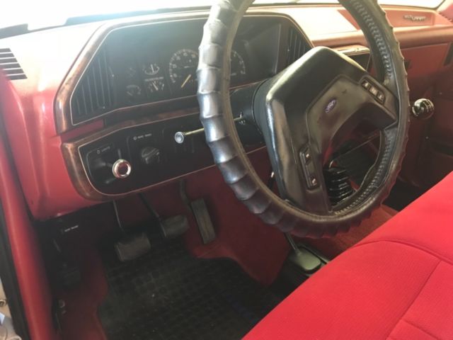 1990 White Ford F-150 Standard Cab Pickup