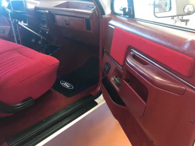 1990 White Ford F-150 Standard Cab Pickup