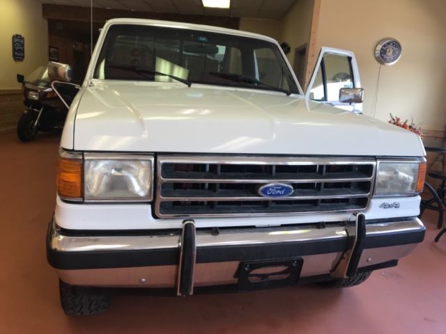 1990 White Ford F-150 Standard Cab Pickup