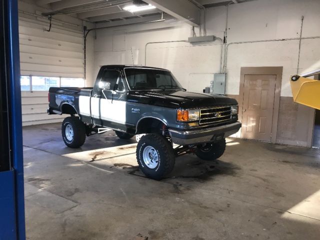1990 Black Ford F-150 Standard Cab Pickup