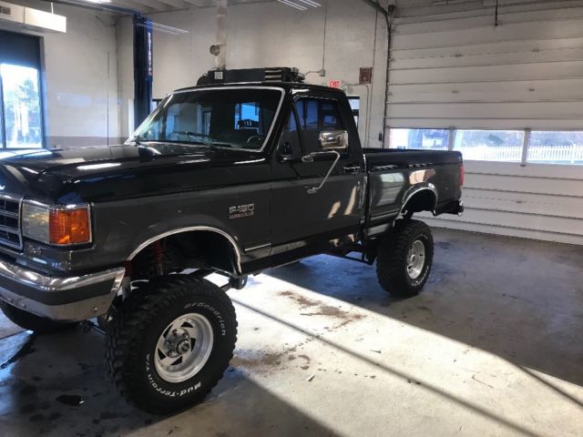 1990 Black Ford F-150 Standard Cab Pickup