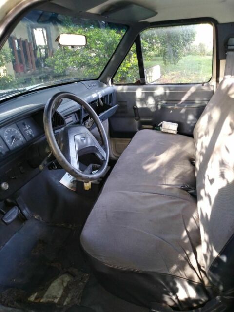 1990 White Ford F-150 pick up