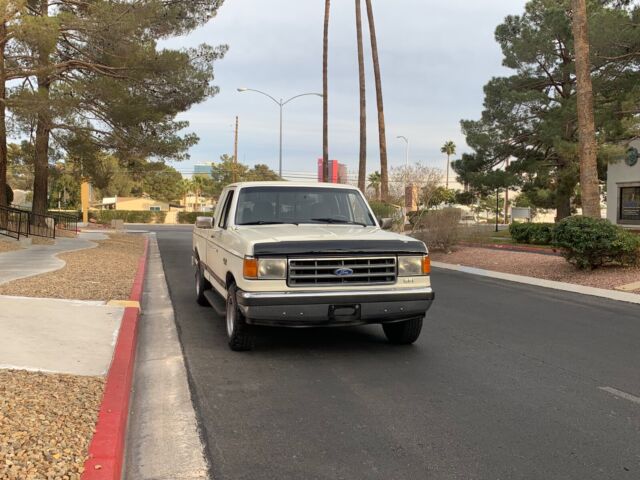 1990 White Ford F-150 Pickup