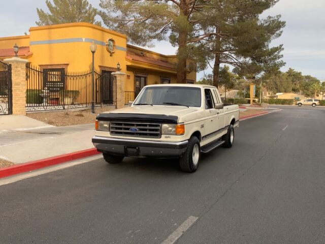 1990 White Ford F-150 Pickup
