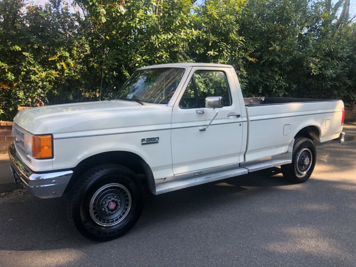 1990 White Ford F-250 Standard Cab Pickup