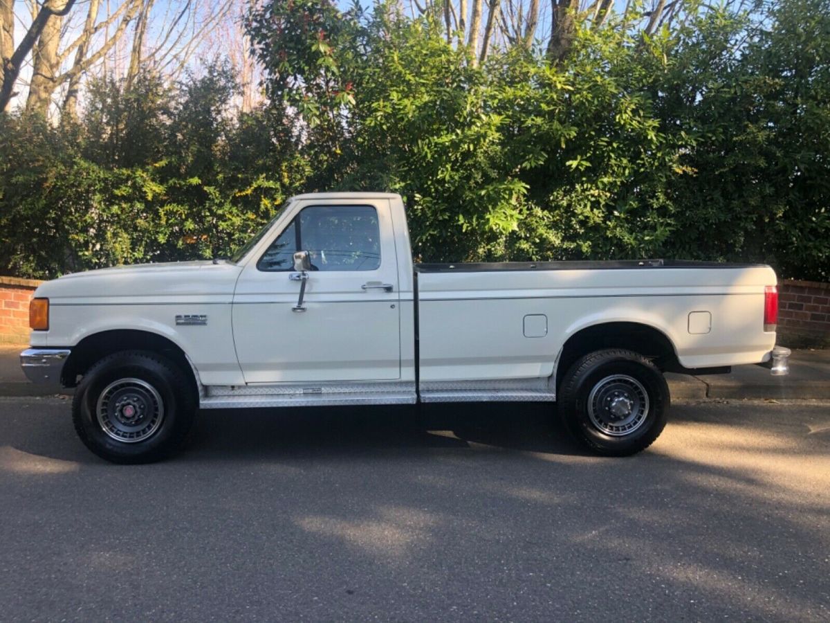 1990 White Ford F-250 Standard Cab Pickup
