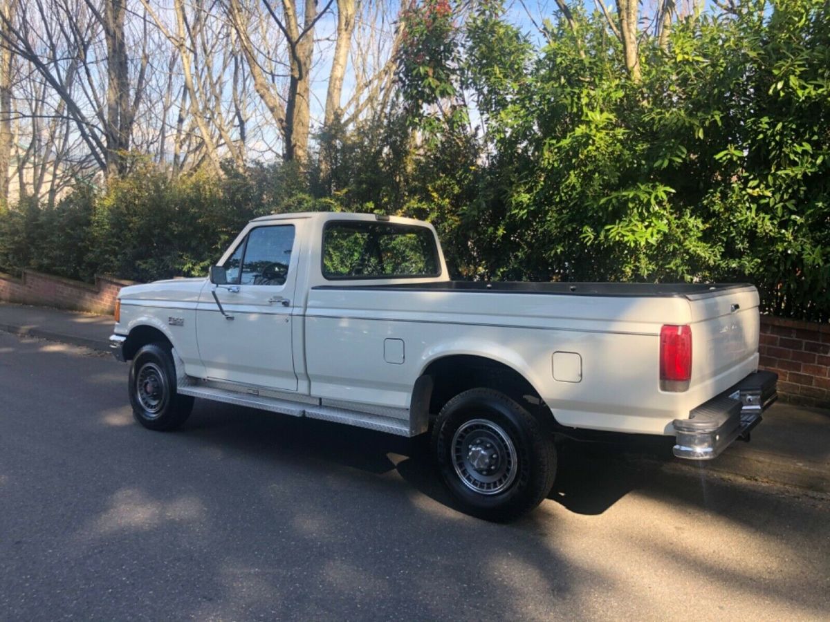 1990 White Ford F-250 Standard Cab Pickup