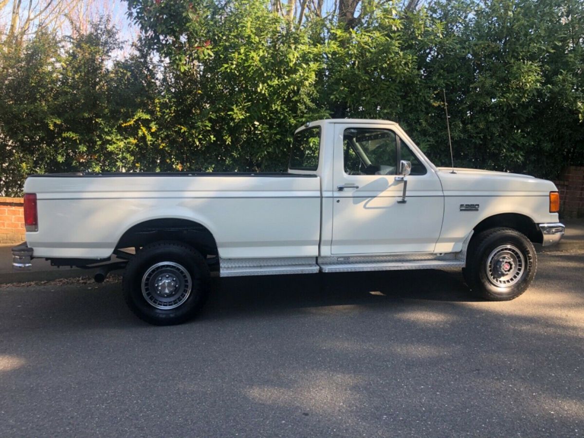 1990 White Ford F-250 Standard Cab Pickup