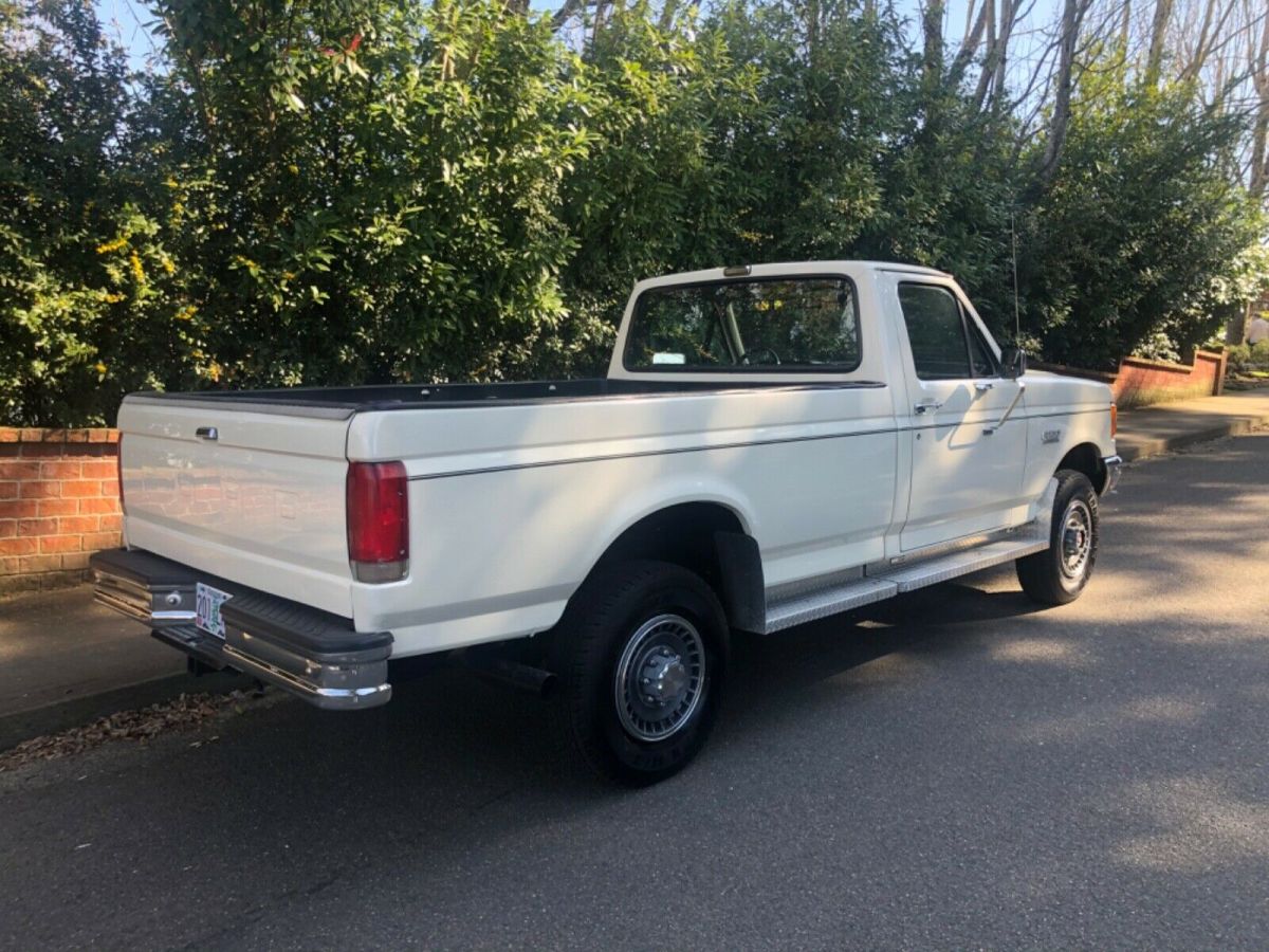 1990 White Ford F-250 Standard Cab Pickup