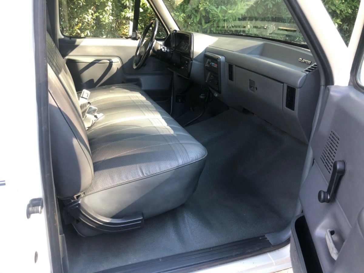 1990 White Ford F-250 Standard Cab Pickup