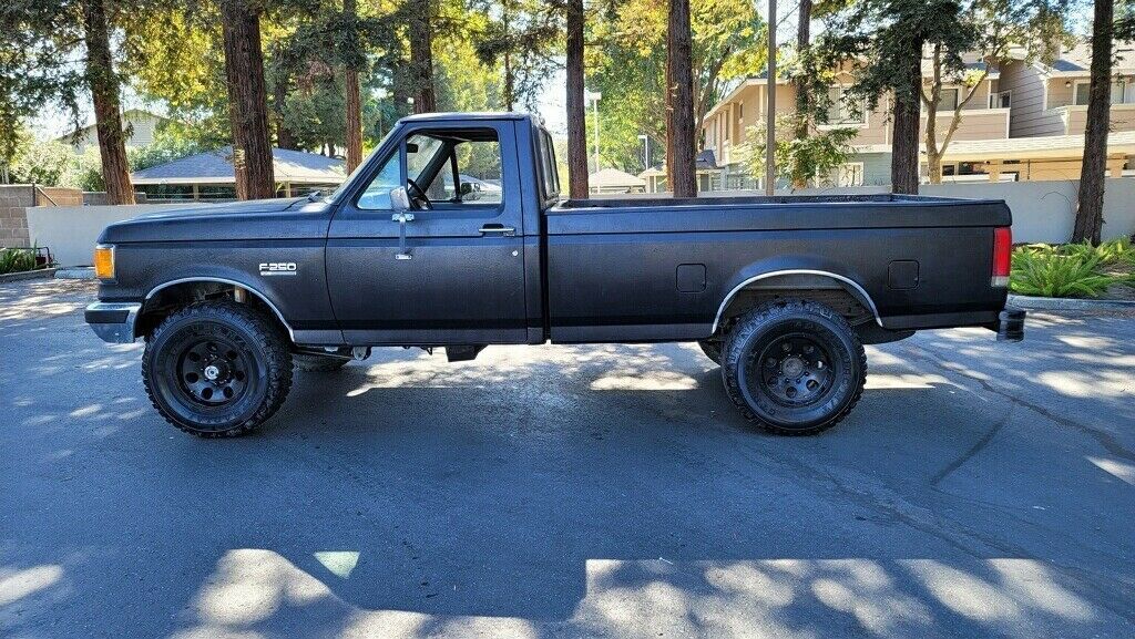 1990 Black Ford F-250 Pickup