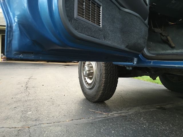 1990 Blue Ford F-250 Standard Cab Pickup