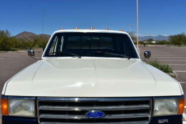 1990 White Ford F-350 --