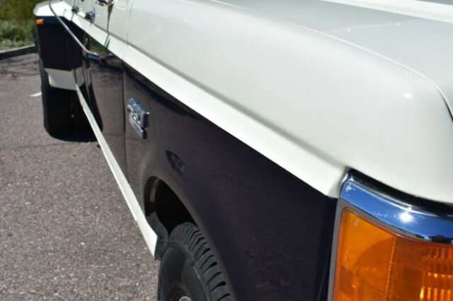 1990 White Ford F-350 --