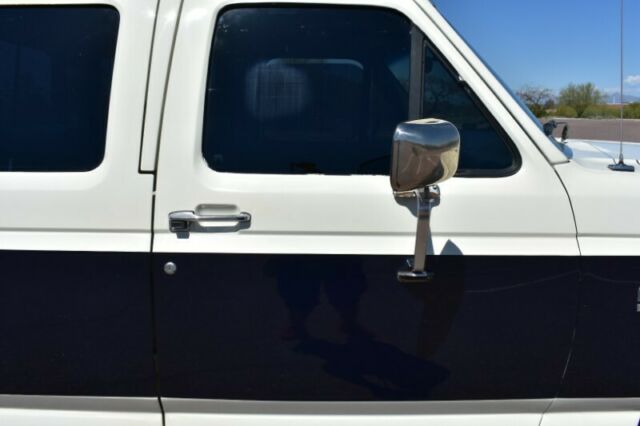 1990 White Ford F-350 --
