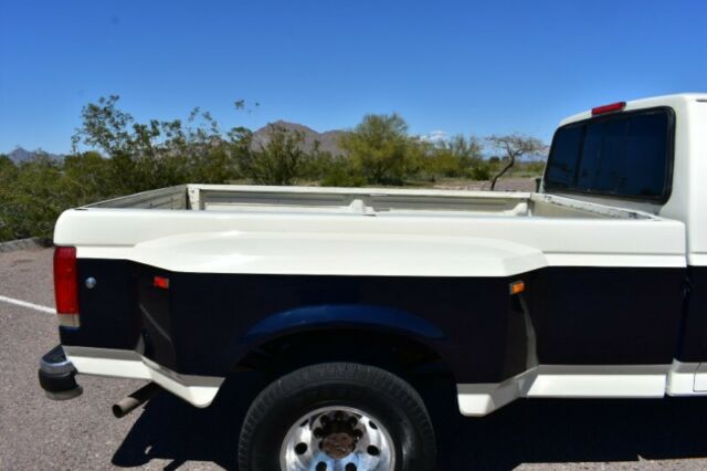 1990 White Ford F-350 --