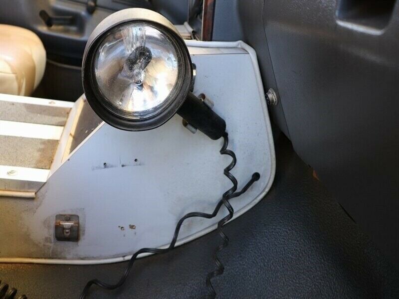 1990 White Ford F-350 --