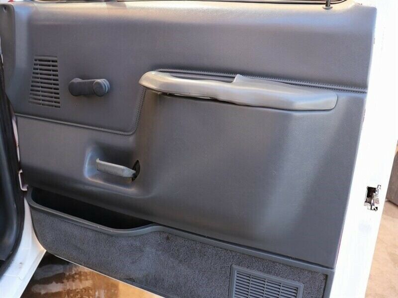 1990 White Ford F-350 --