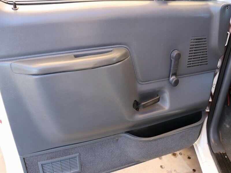 1990 White Ford F-350 --