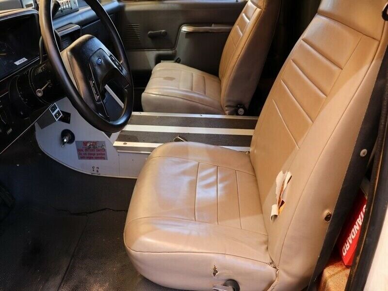 1990 White Ford F-350 --