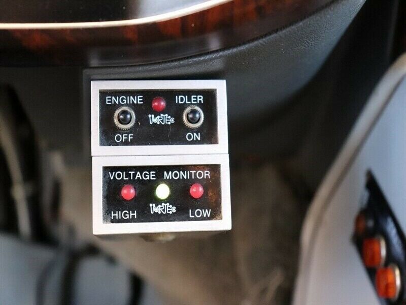 1990 White Ford F-350 --