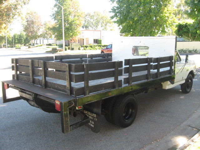 1990 White Ford F-350 Standard Cab Pickup