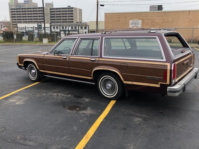 1990 Burgundy Ford LTD COUNTRY SQUIRE LX Wagon