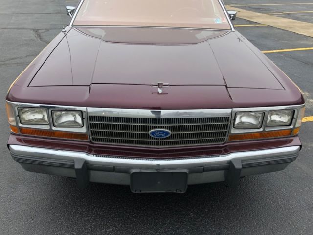 1990 Burgundy Ford LTD COUNTRY SQUIRE LX Wagon