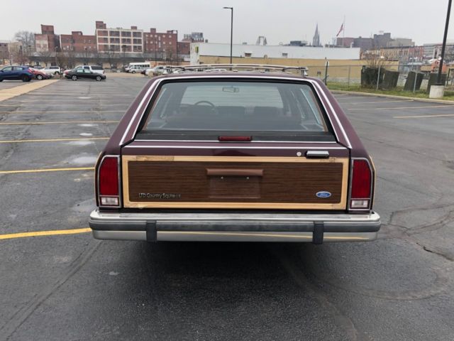 1990 Burgundy Ford LTD COUNTRY SQUIRE LX Wagon