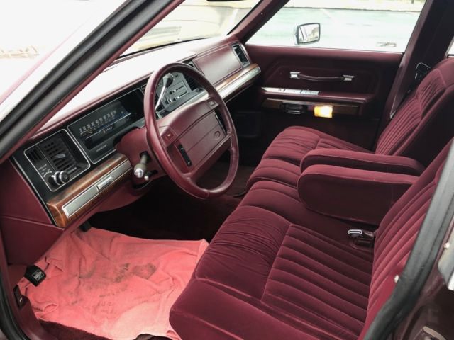 1990 Burgundy Ford LTD COUNTRY SQUIRE LX Wagon
