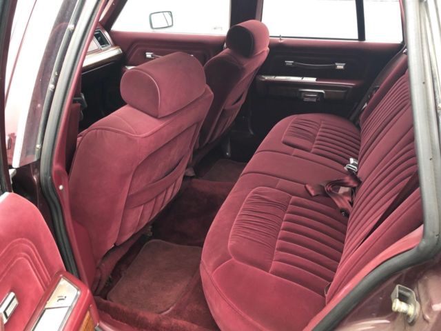 1990 Burgundy Ford LTD COUNTRY SQUIRE LX Wagon