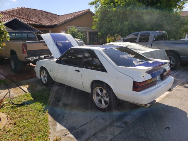 1990 White Ford Mustang Hatchback