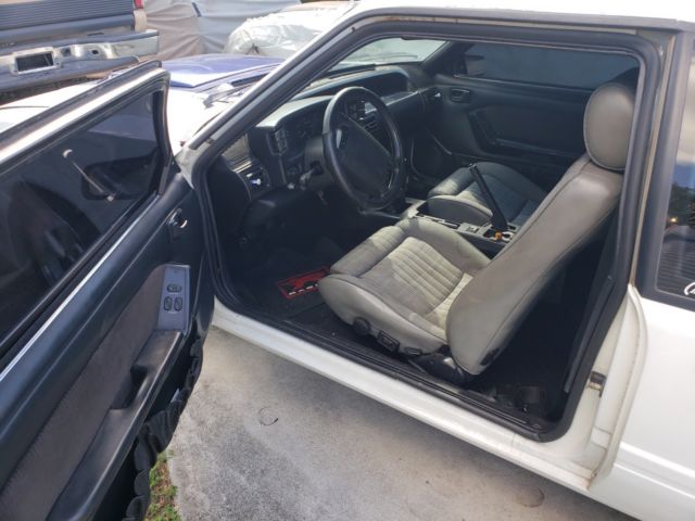 1990 White Ford Mustang Hatchback