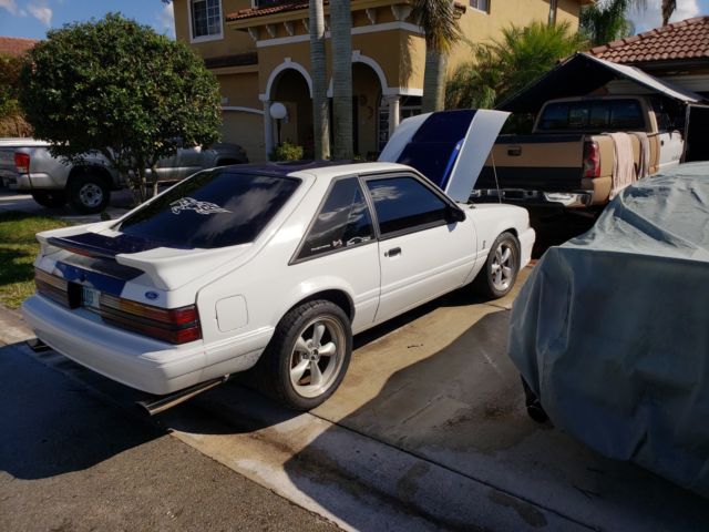 1990 White Ford Mustang Hatchback