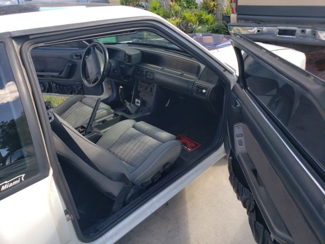 1990 White Ford Mustang Hatchback