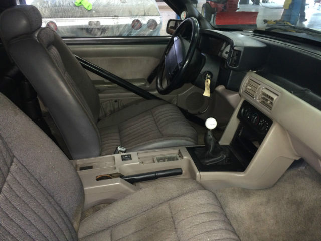 1990 White Ford Mustang Coupe