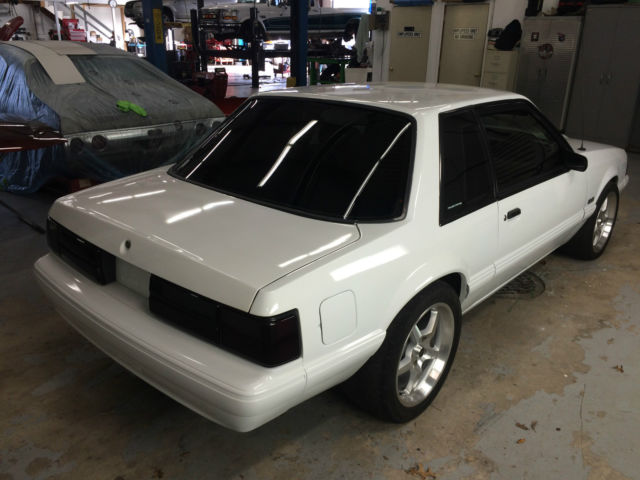 1990 White Ford Mustang Coupe