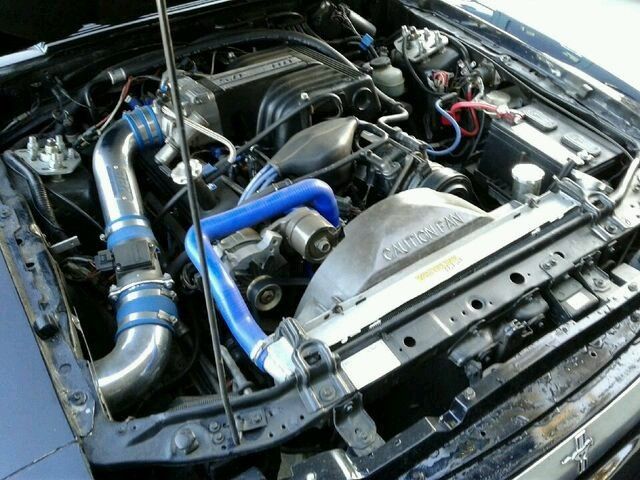 1990 Mercedes met grey Ford Mustang Coupe