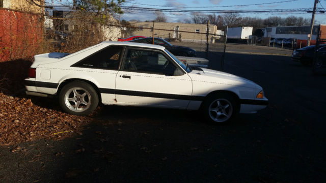 1990 White Ford Mustang Hatchback