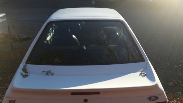 1990 White Ford Mustang Hatchback
