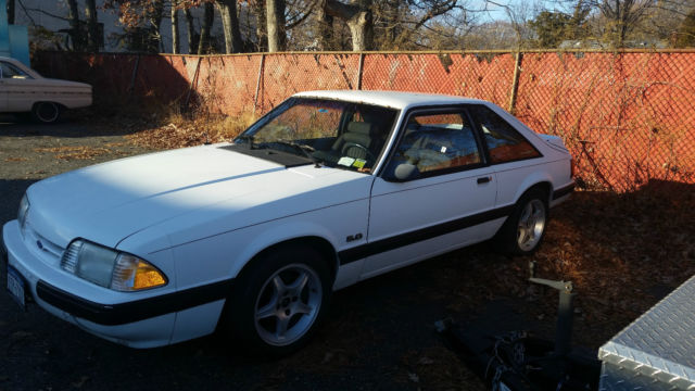 1990 White Ford Mustang Hatchback