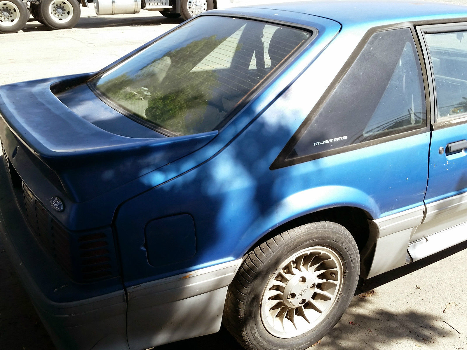 1990 White Ford Mustang Hatchback