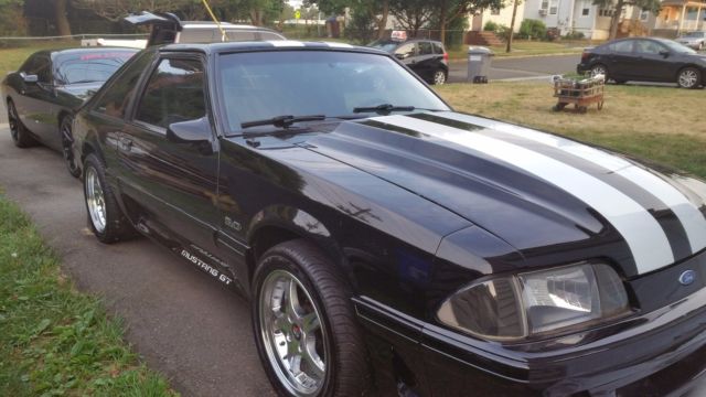 1990 White Ford Mustang Coupe