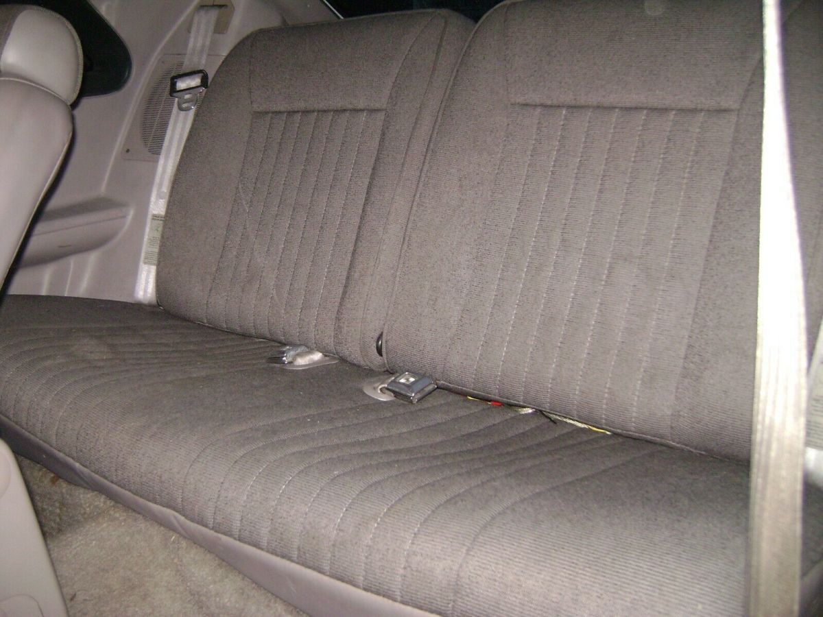 1990 White Ford Mustang Hatchback