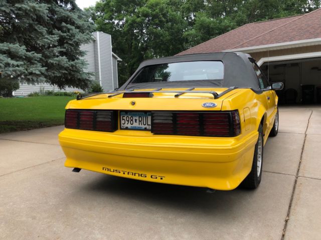 1990 White Ford Mustang Hatchback