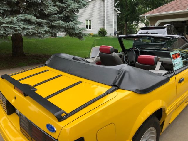 1990 White Ford Mustang Hatchback