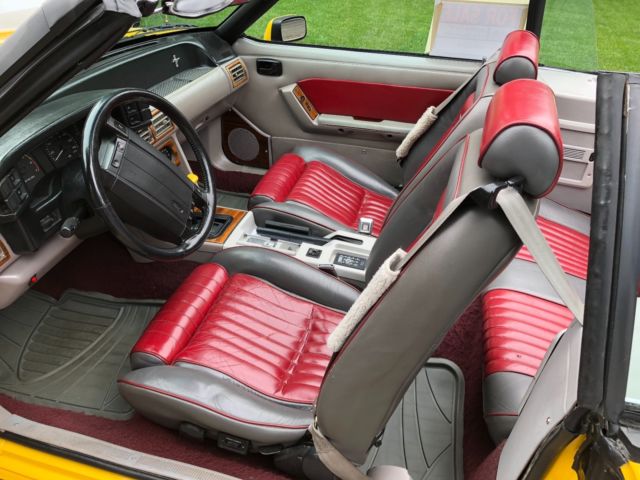 1990 White Ford Mustang Hatchback