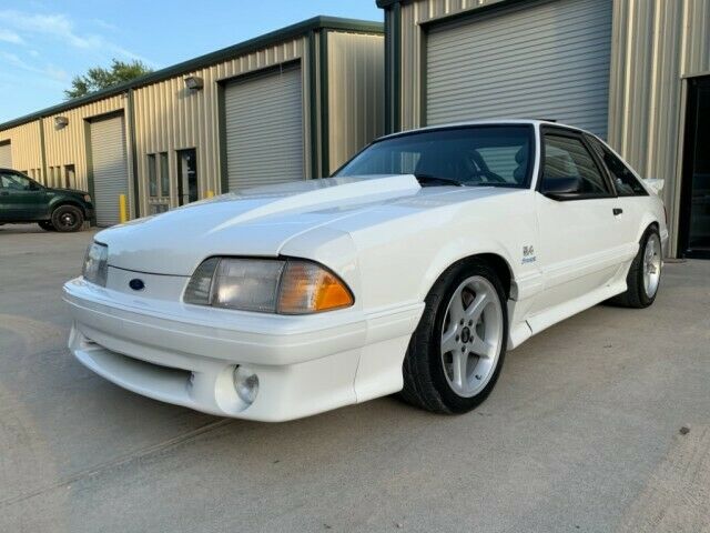 1990 White Ford Mustang COUPE